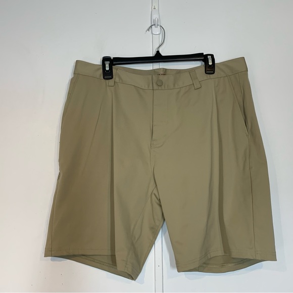 Rhone Men’s Commuter 9" Shorts in Khaki - Picture 5 of 16